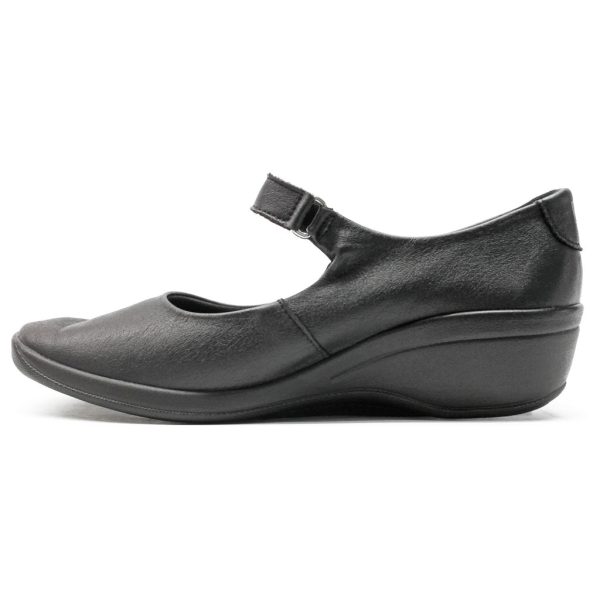 L63 Leather Women s Slip-on Shoes For Discount